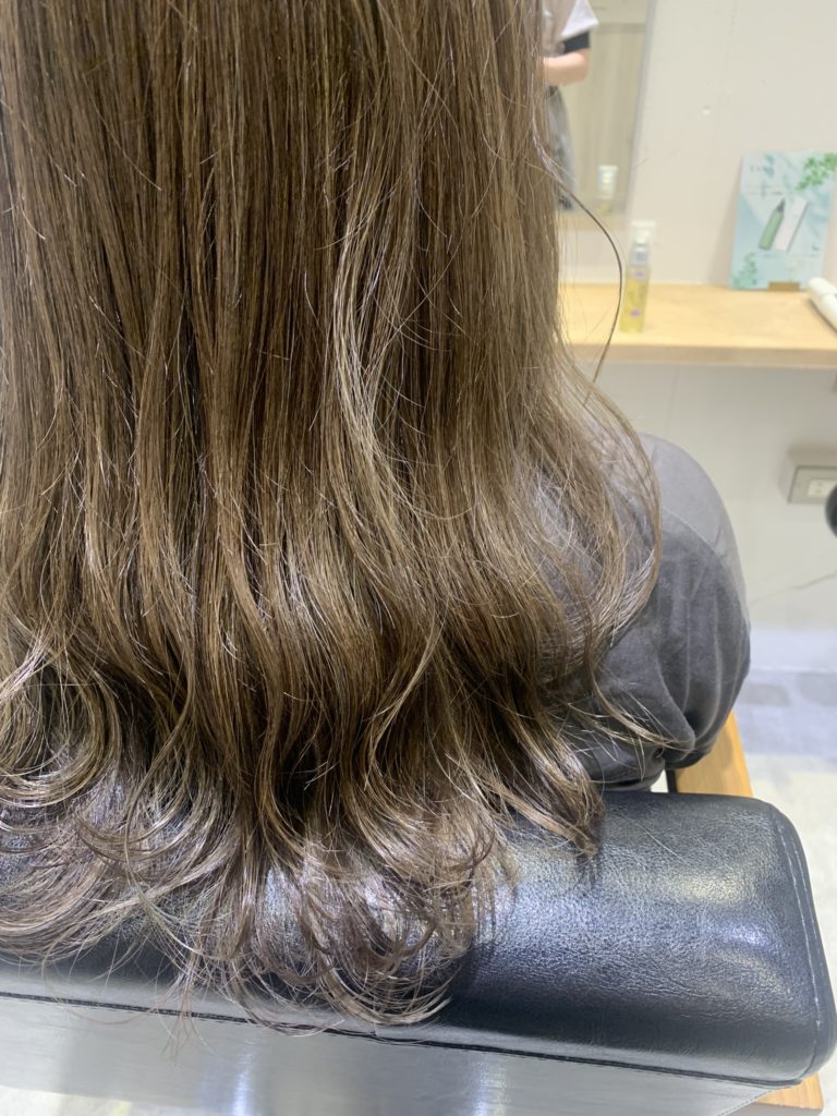 小辻結花　ハイライト×アッシュグレージュのメイン画像